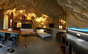 La Grotte Du Moulin
